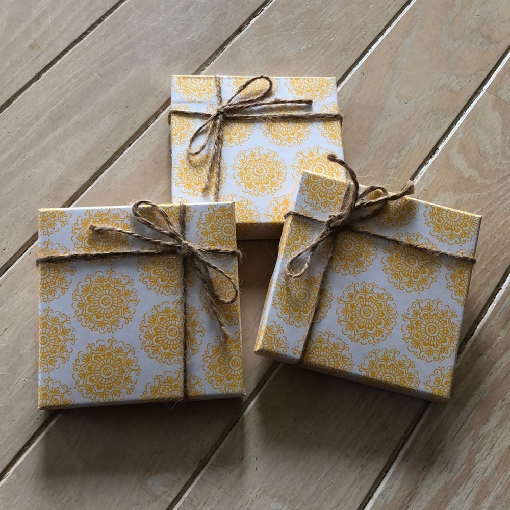 Amazon gift card yellow and white boxes -3 count